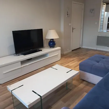 L'hippocampe, Climatisé, 60 M2 , 2 Chambres, Très Calme, Des Sablettes Et Commerces à 3 Minutes à Pied, Wifi, Parking Gratuit, Lit King Size *