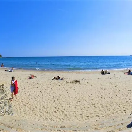 L'hippocampe, Climatisé, 60 M2 , 2 Chambres, Très Calme, Des Sablettes Et Commerces à 3 Minutes à Pied, Wifi, Parking Gratuit, Lit King Size * La Seyne-sur-Mer