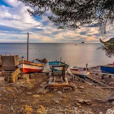 L'hippocampe, Climatisé, 60 M2 , 2 Chambres, Très Calme, Des Sablettes Et Commerces à 3 Minutes à Pied, Wifi, Parking Gratuit, Lit King Size * La Seyne-sur-Mer