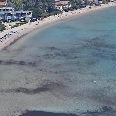Apartment L'hippocampe: Beachside Retreat With King-size Comfort *